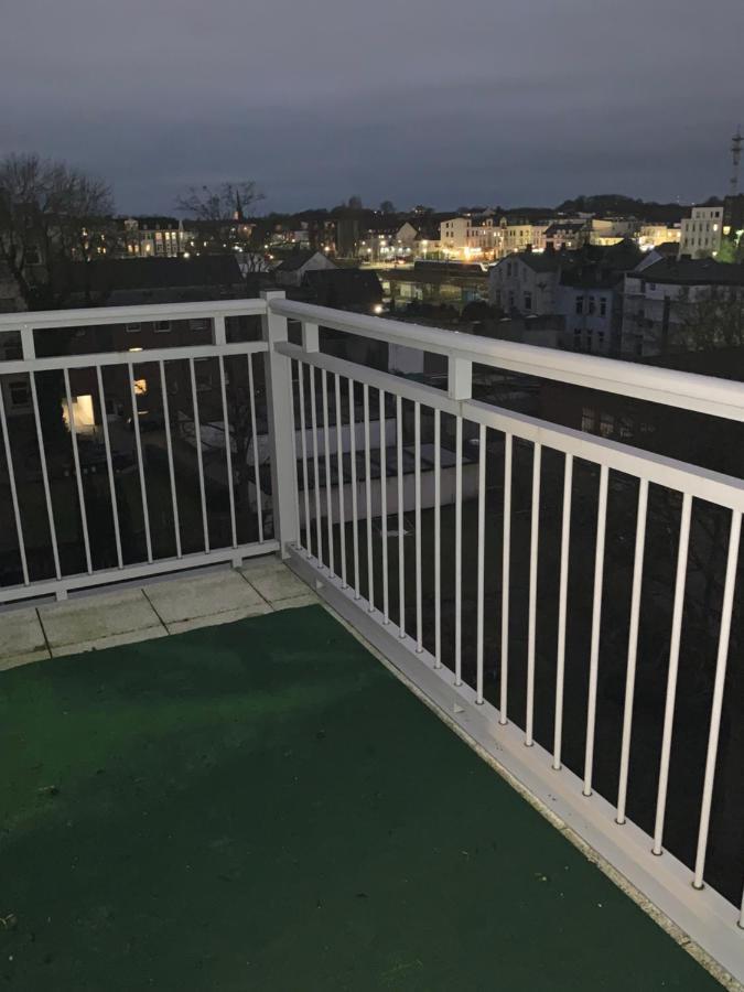 Sudstadt-Fewo Mit Grossem Balkon Nahe City Und Meer - Uber Den Dachern Von Whv Wilhelmshaven Exterior foto